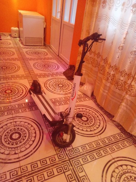 Vînd trotineta electrica (motor ars)