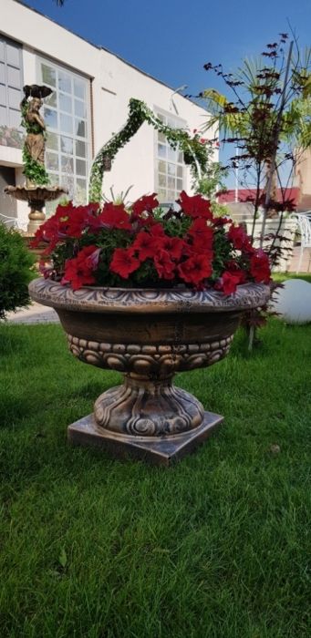 Ghiveci beton rotund,ornamente gradina,jardiniere din beton