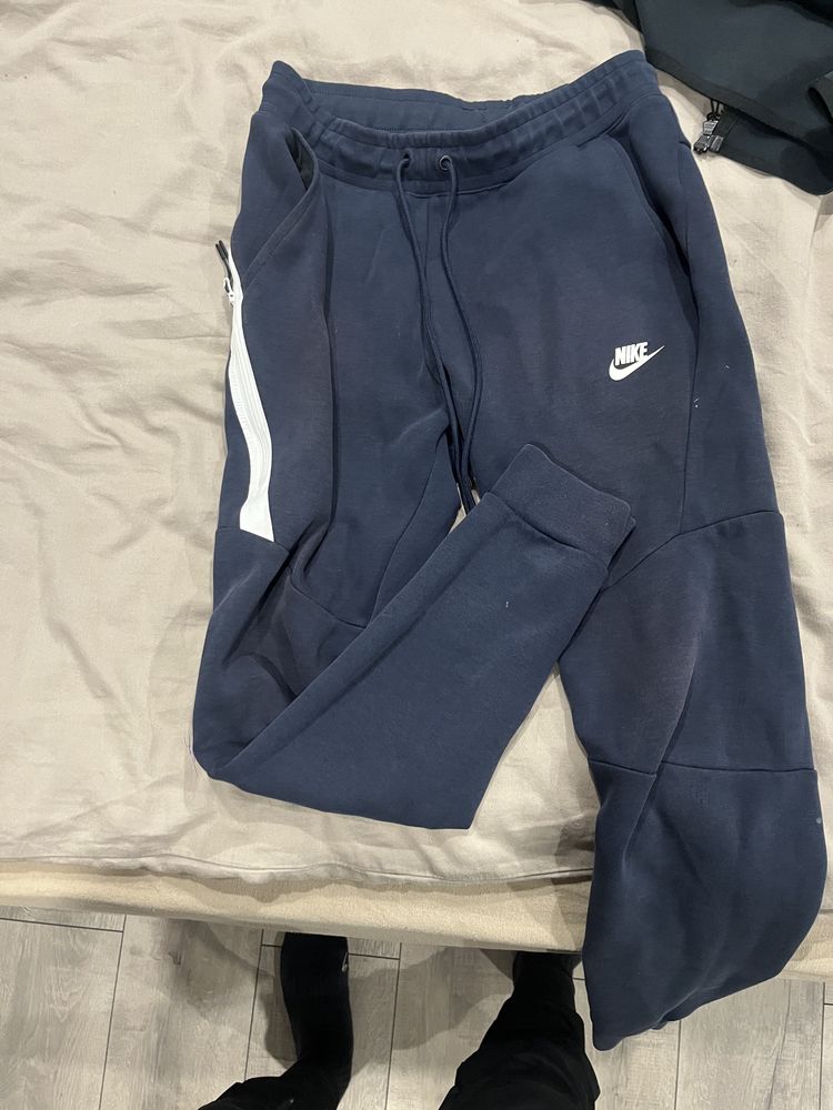 Nike tech fleece old season