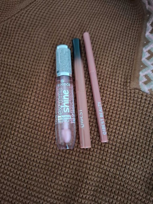 Tricou tricot mărimea S ,ruj+ creion ,gloss buze toate noi