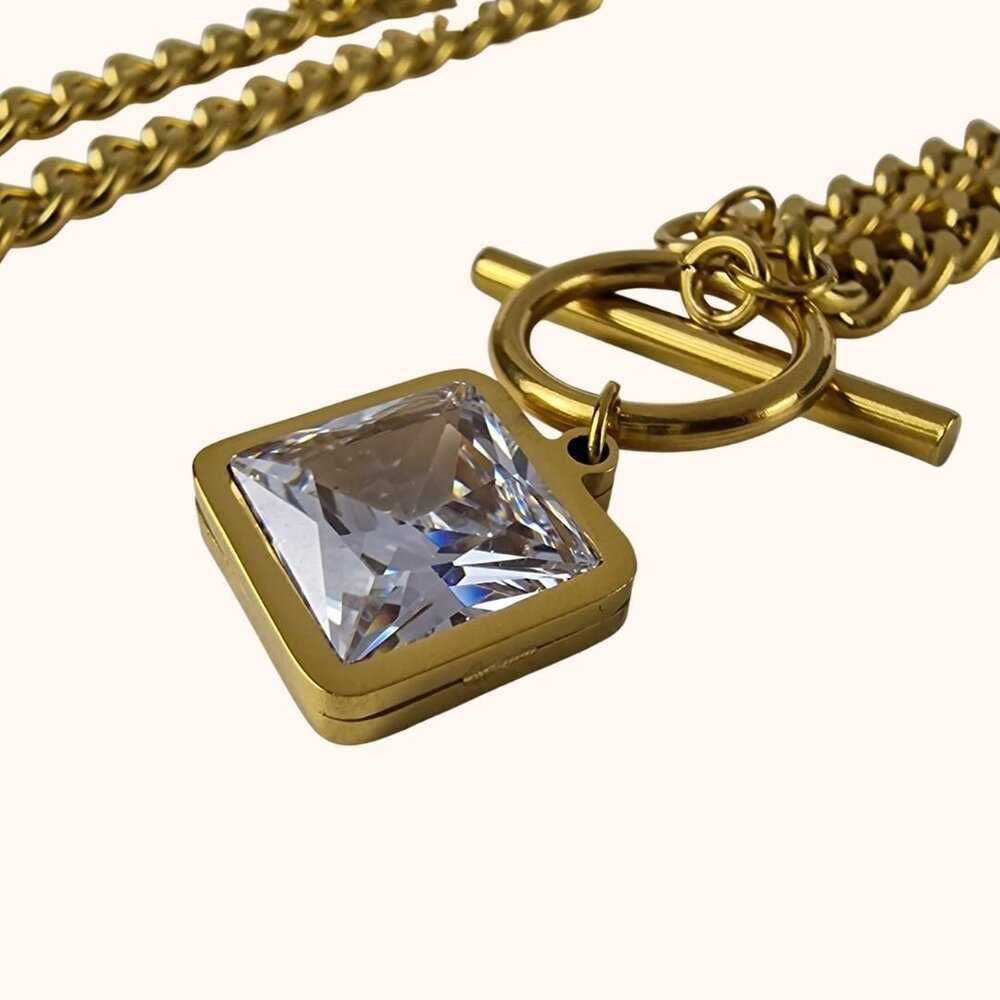 НОВО колие Chain in gold с голям кристал от неръждаема стомана, Спиди