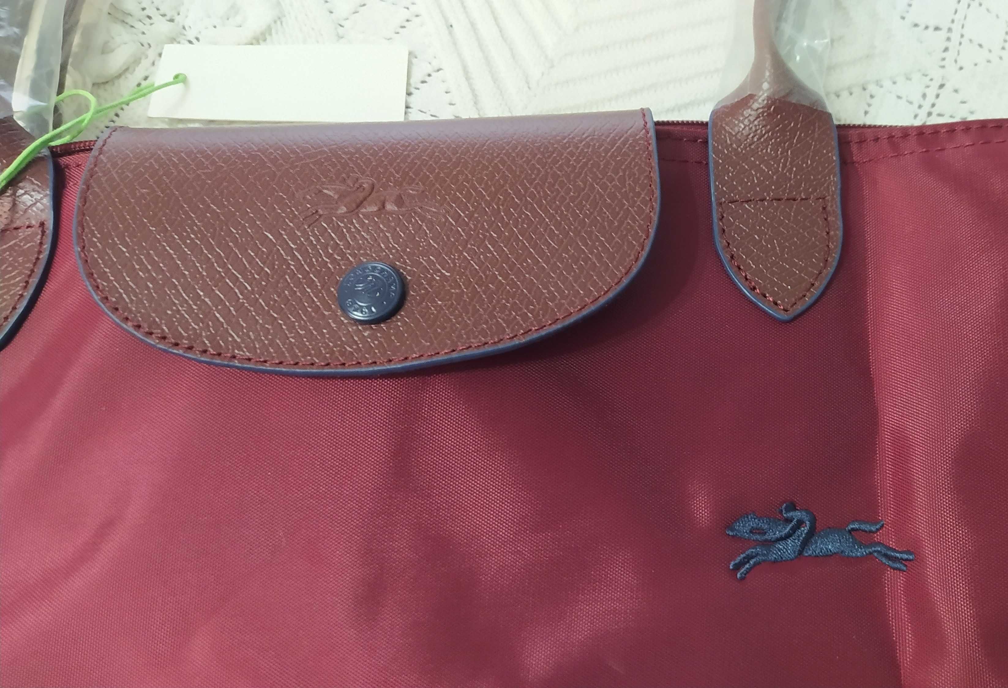 НОВА Longchamp –винено червена, L, дълги дръжки, бродирано лого