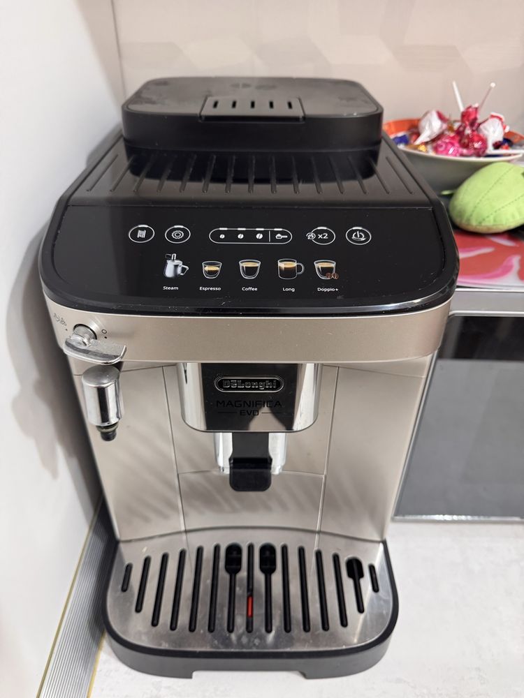 De Longhi Magnifica Evo expressor cafea automat.