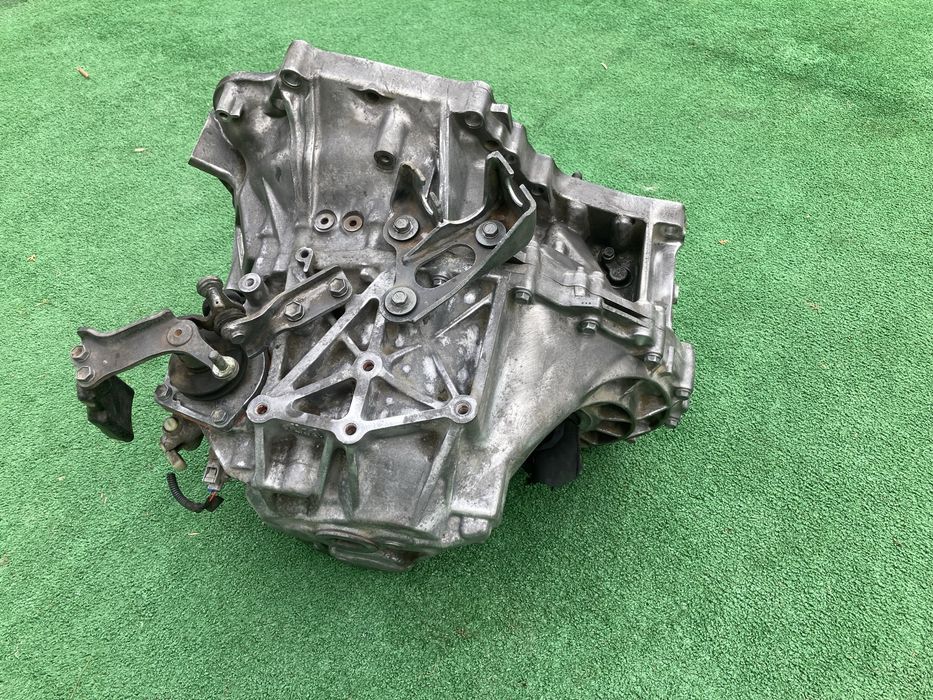 Ръчна скоростна кутия за тойота рав4/Toyota rav4 2.2D4D 06-11г