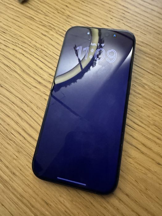 Vind iphone 15 pro de 128 g in stare ca nou