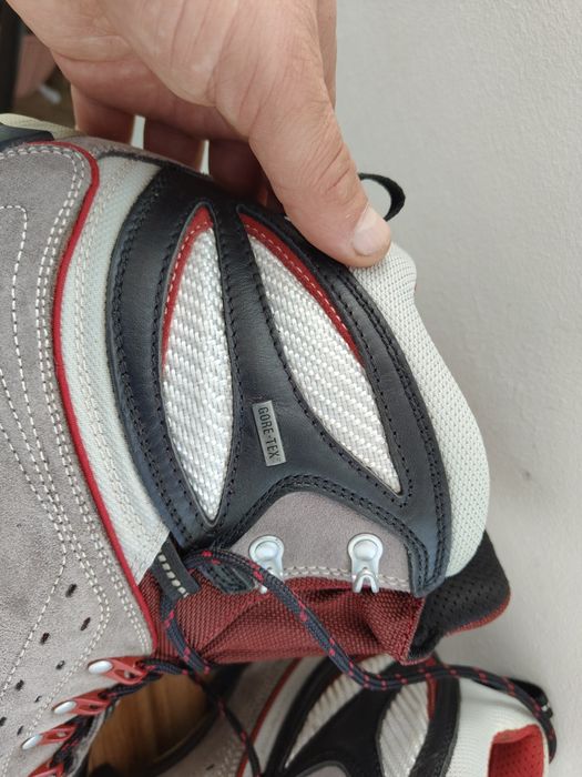 Bocanci de munte Dolomite Goretex,mărime 44