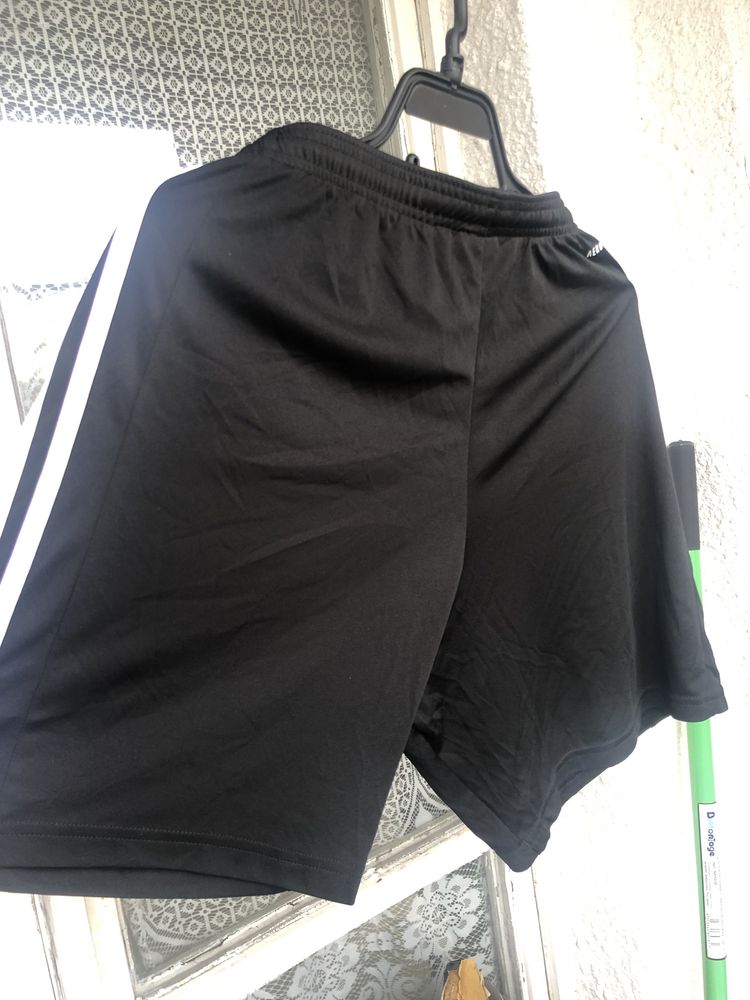 Adidas къси панаталони нови и оригинални М