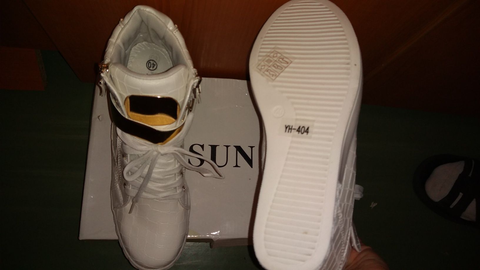 Sneakers/ Adidas Gheata cu platforme DESUN , albi cu insertii aurii