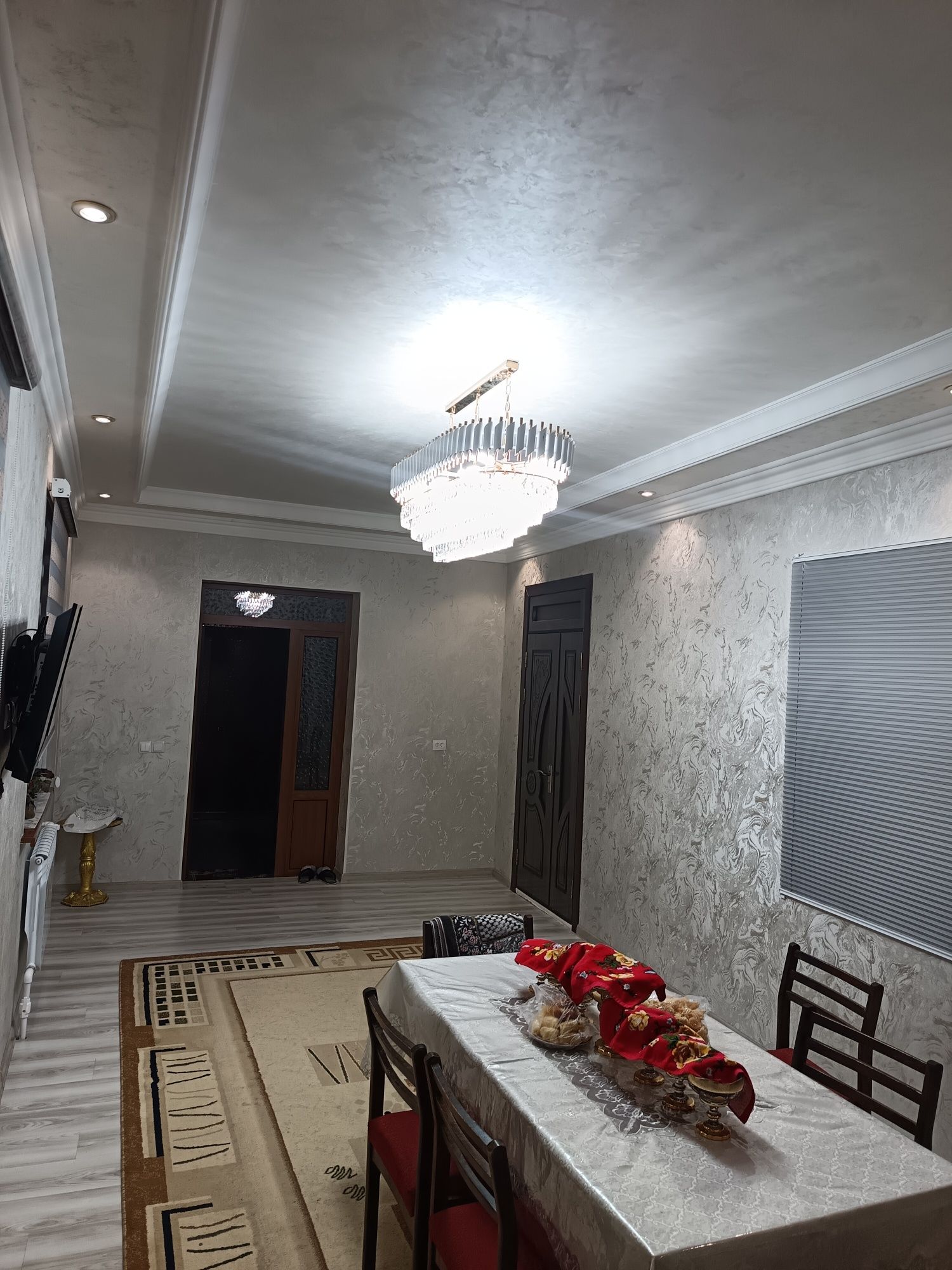 Hovli sotiladi chuqursoyda 5sotih 10ta hona
