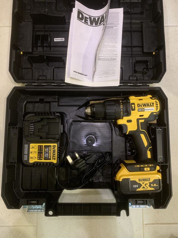 Винтоверт Dewalt DCD778N