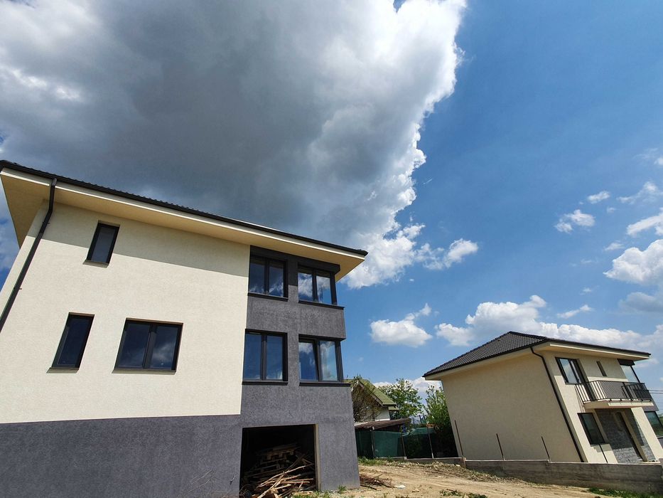 Vand case FINISATE/ SEMI -in Dezmir, str Ghioceilor, CANALIZARE, util,