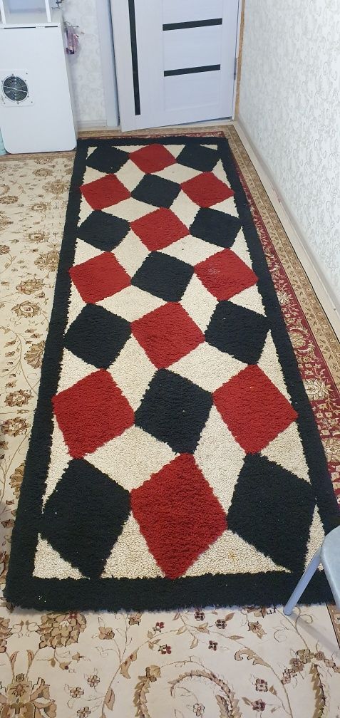 Продаётся ковёр размером 1×3