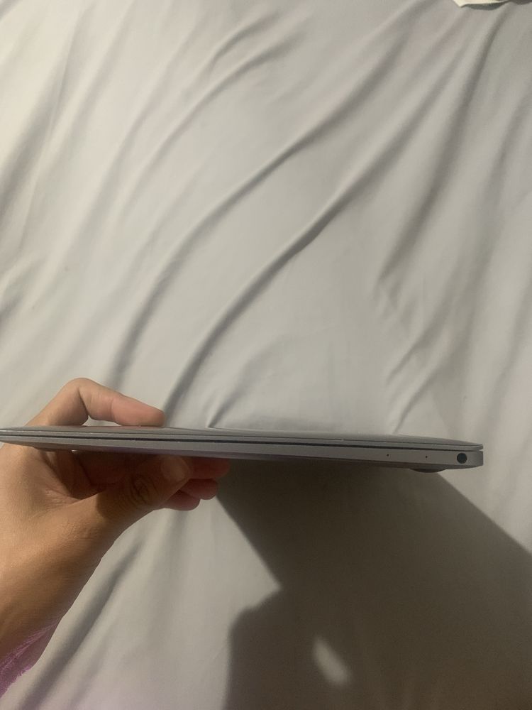 Macbook 2017 8/256 gb