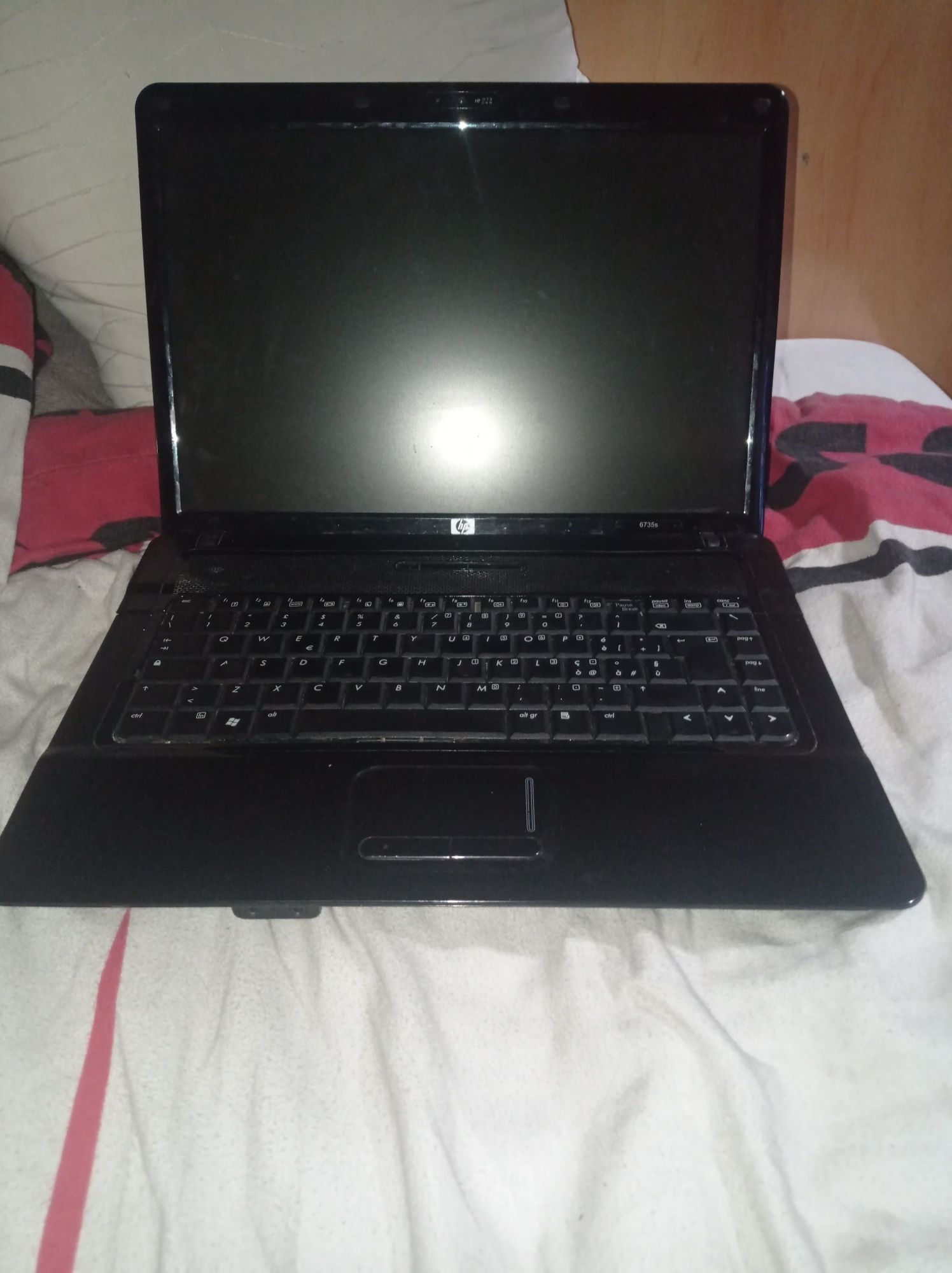 Vând laptop HP 6735s