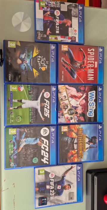 PlayStation 4 cu 2 mânete