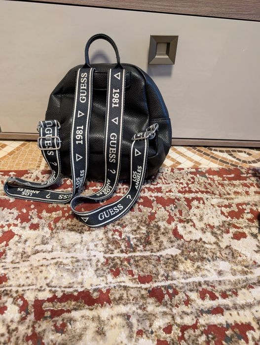 Rucsacuri Guess doua modele