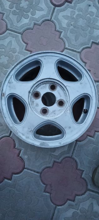Продам диск литый на R13 на Кия Спектра