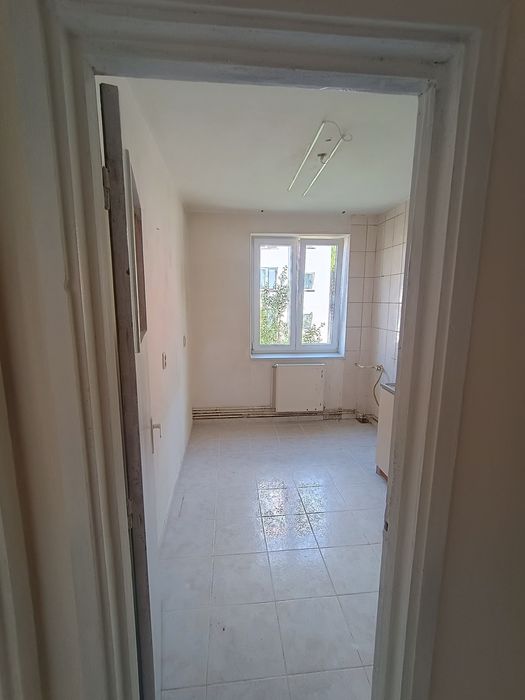 Vând apartament doua camere semidecomandat in Sinaia