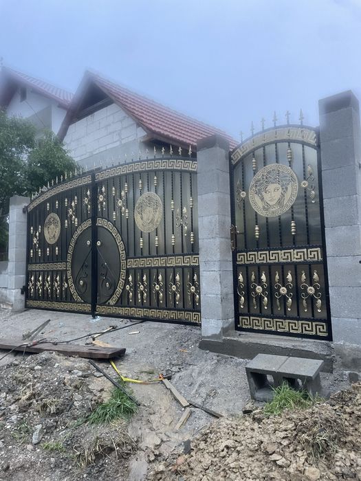 Confectii metalice porti gardur