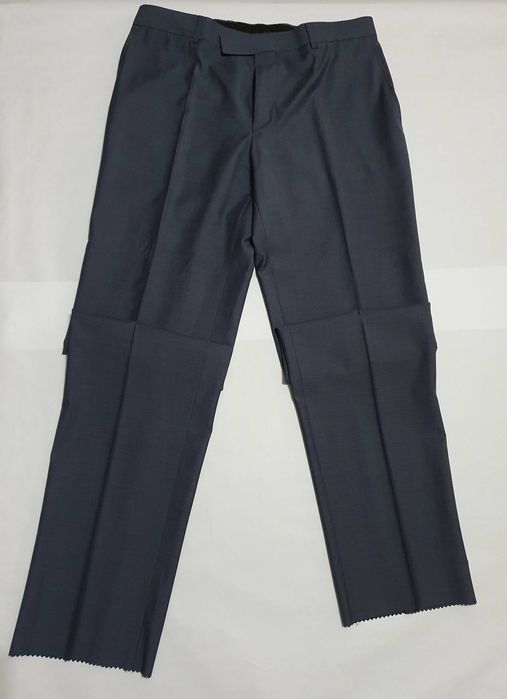 Costum barbati HUGO BOSS model SUPER 130 - MARIME MARE pt pers INALTE!