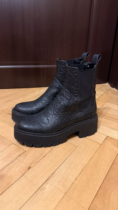 Дамски боти GUESS