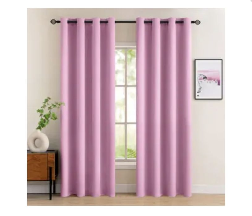 Vând draperii opace roz