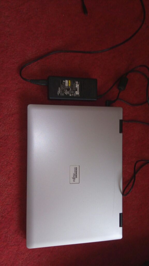 Laptop Fujitsu Siemens amilo + geanta transport