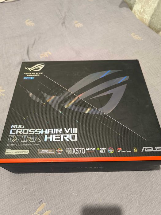 ROG Crosshair VIII Dark Hero X570 + AMD Ryzen 5 5600X