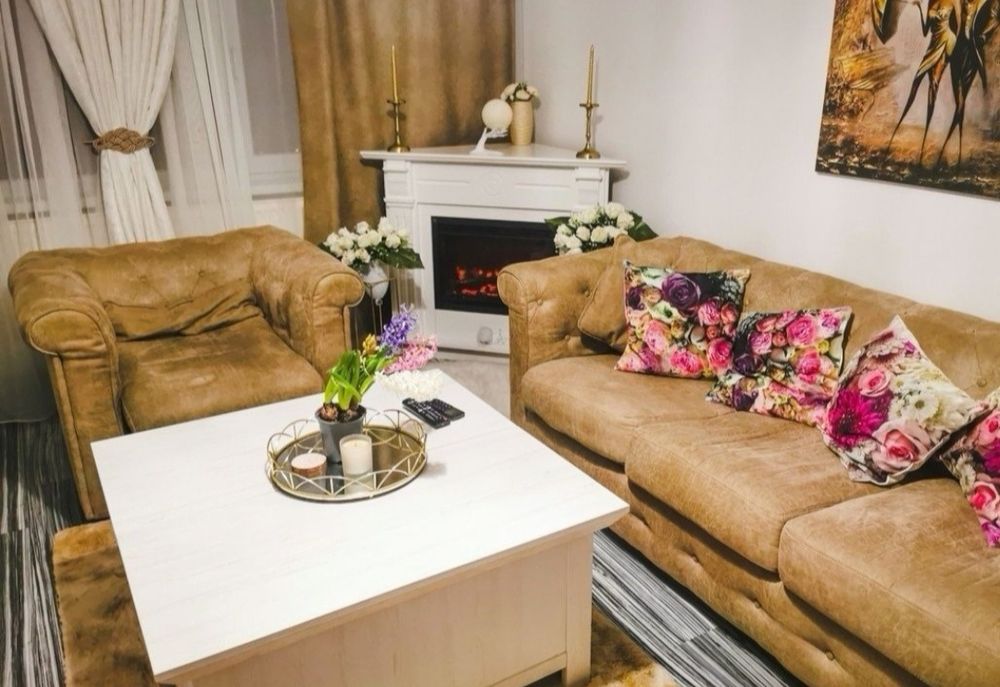 Set Chesterfield canapea si fotoliu