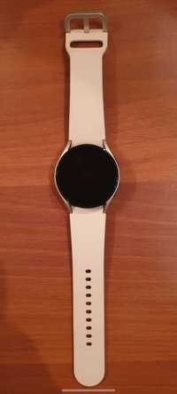 Samsung Watch 4 подаются