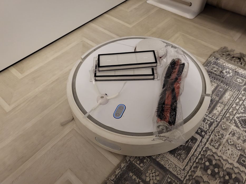 Продам б/у робот-пылесос Xiaomi