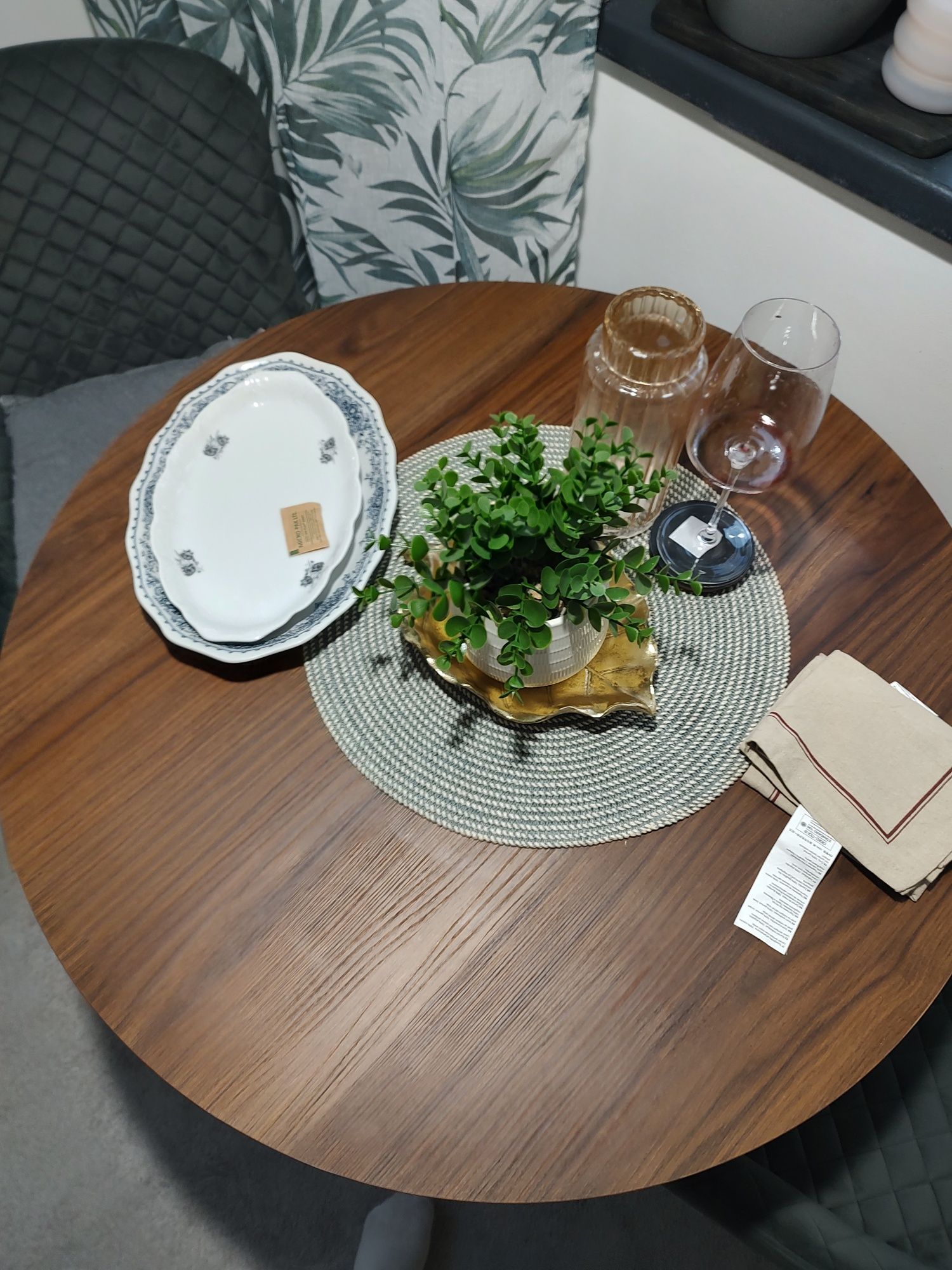 Masa rotunda Nuc