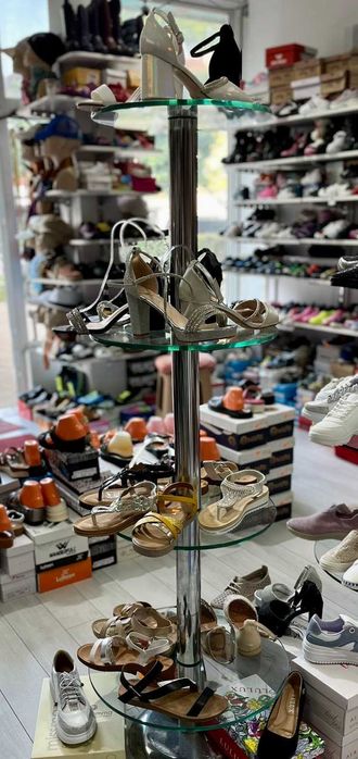 Стъклен стелаж / витрина / етажерка / рафт за търговски обект