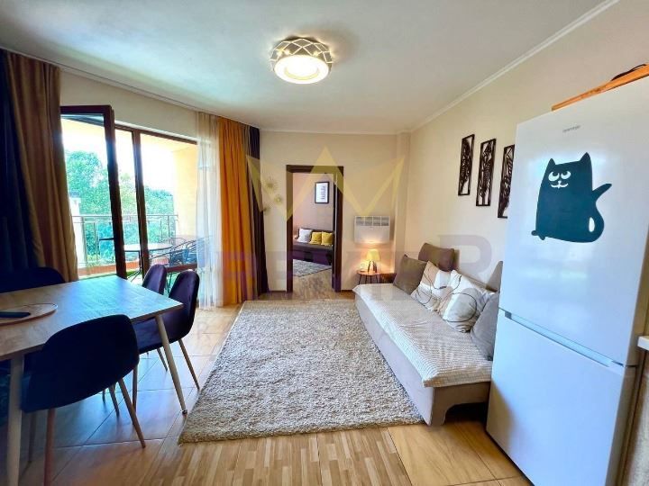 Продава се Тристаен апартамент в к.к. Слънчев бряг - 85 кв.м за 1071 €/кв.м - Снимка #2