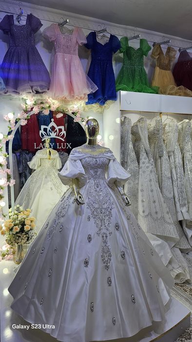 Kelin liboslari biznessi sotiladi