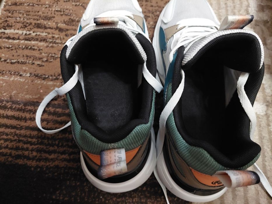 Adidasi sport barbati marca Champion