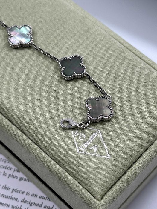 Bracelet Van Cleef & Arpels 5 motifs White Gold 750 Gray