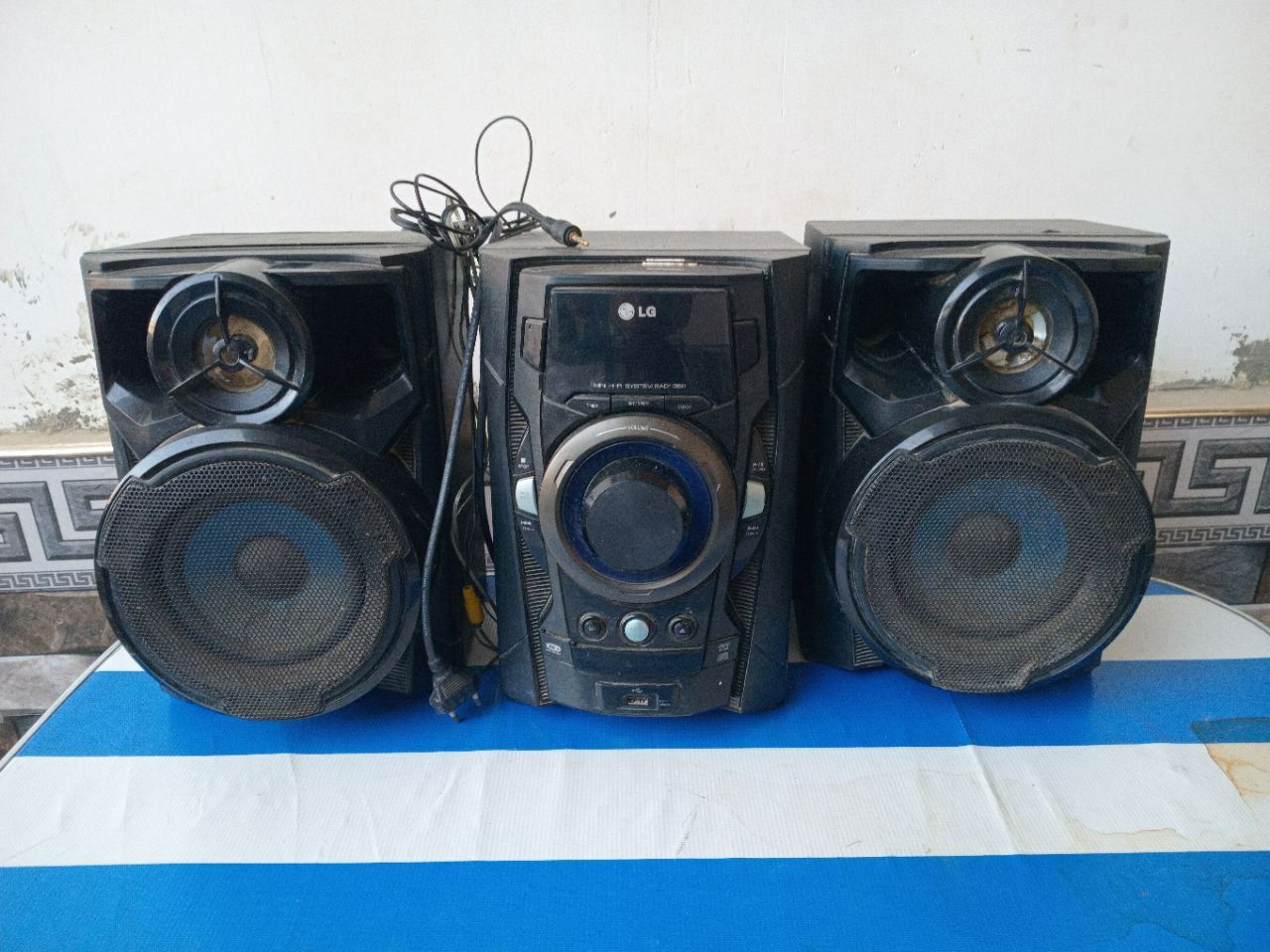 Аудиосентр холати яхши, овозлари зур, usb, aux, disk уқийди
