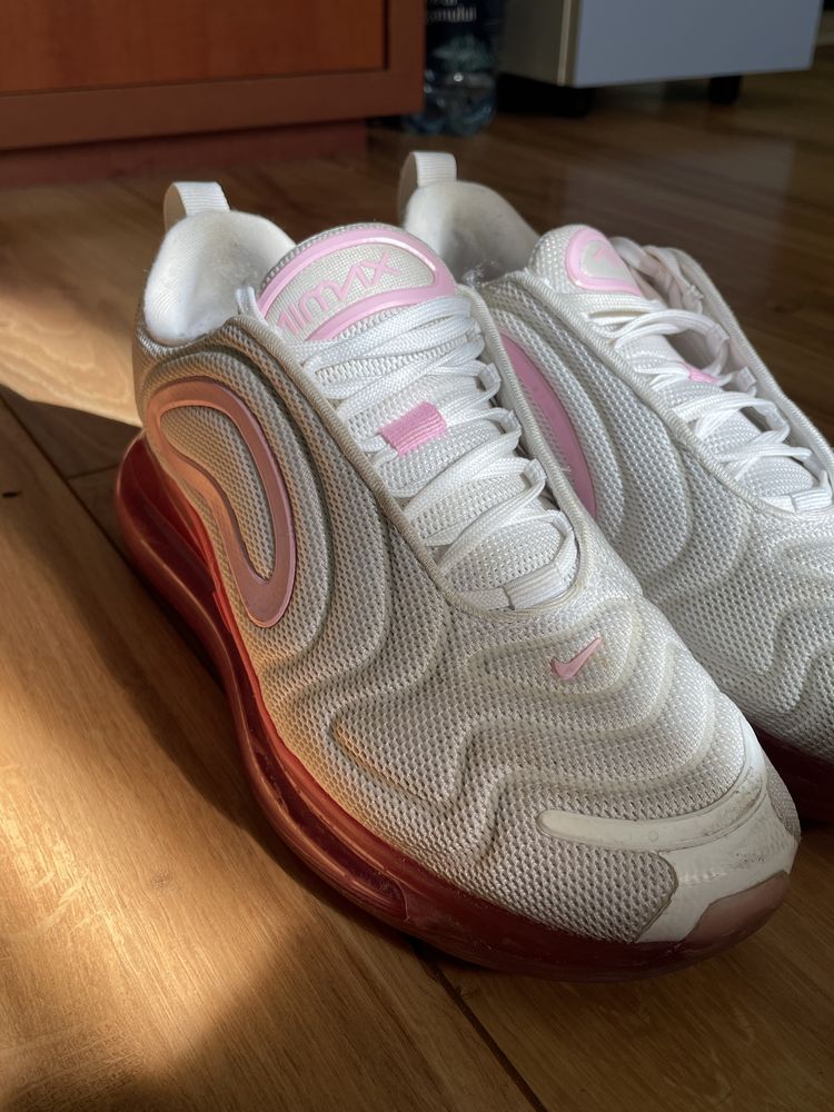 Nike AirMax720 .