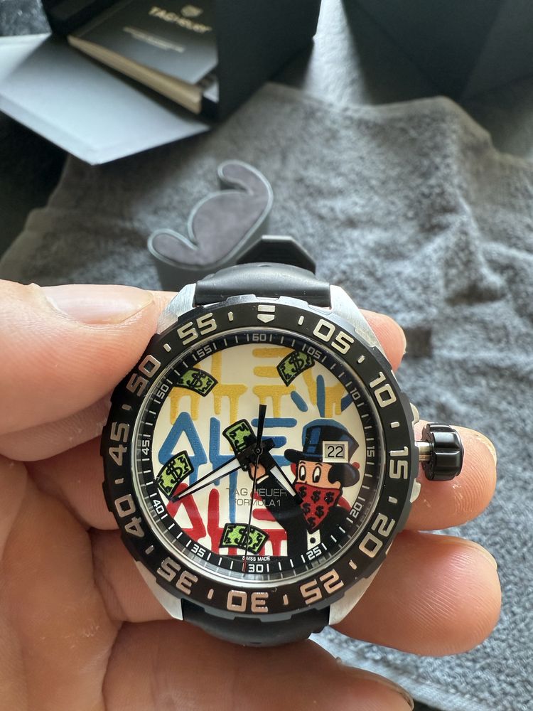 Часовник TAG Heuer Formula 1 special edition
