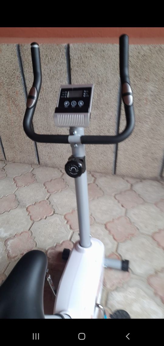 Bicicleta fitness magnetica, GO4FIT, model GF100, greutate maxima util