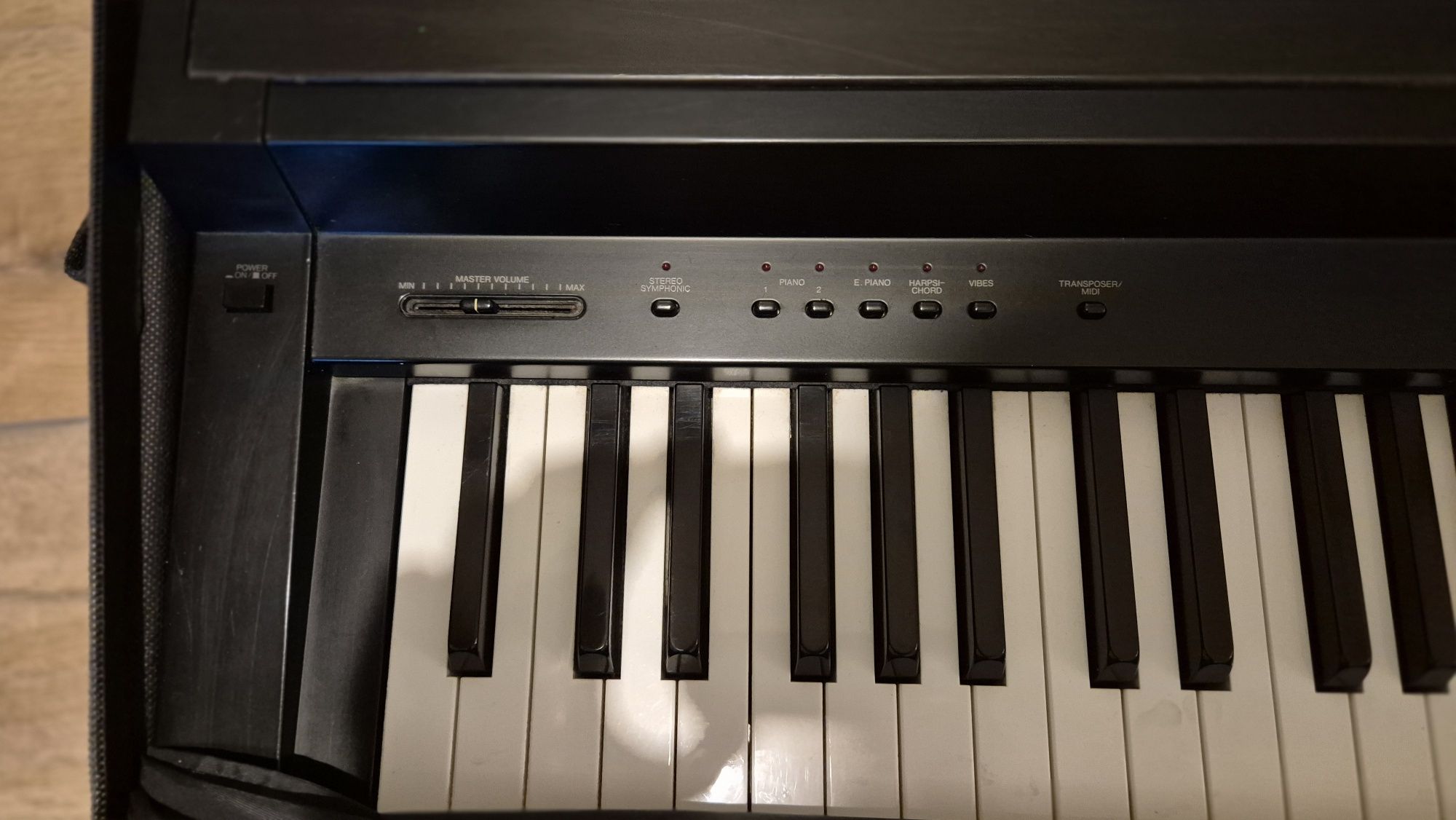 Дигитално пиано Yamaha със стол