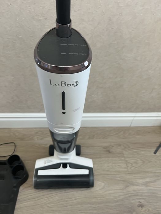продам пылесос выртикальный. моющий 2в1  Le -bot