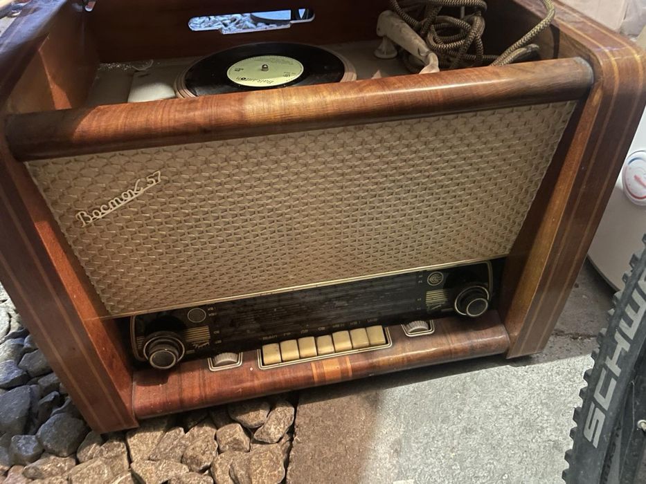 Руско радио с грамофон Восток57