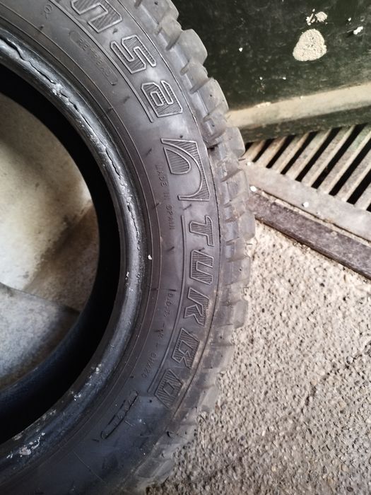 Продавам 2 броя много добри гуми за кал DAKAR