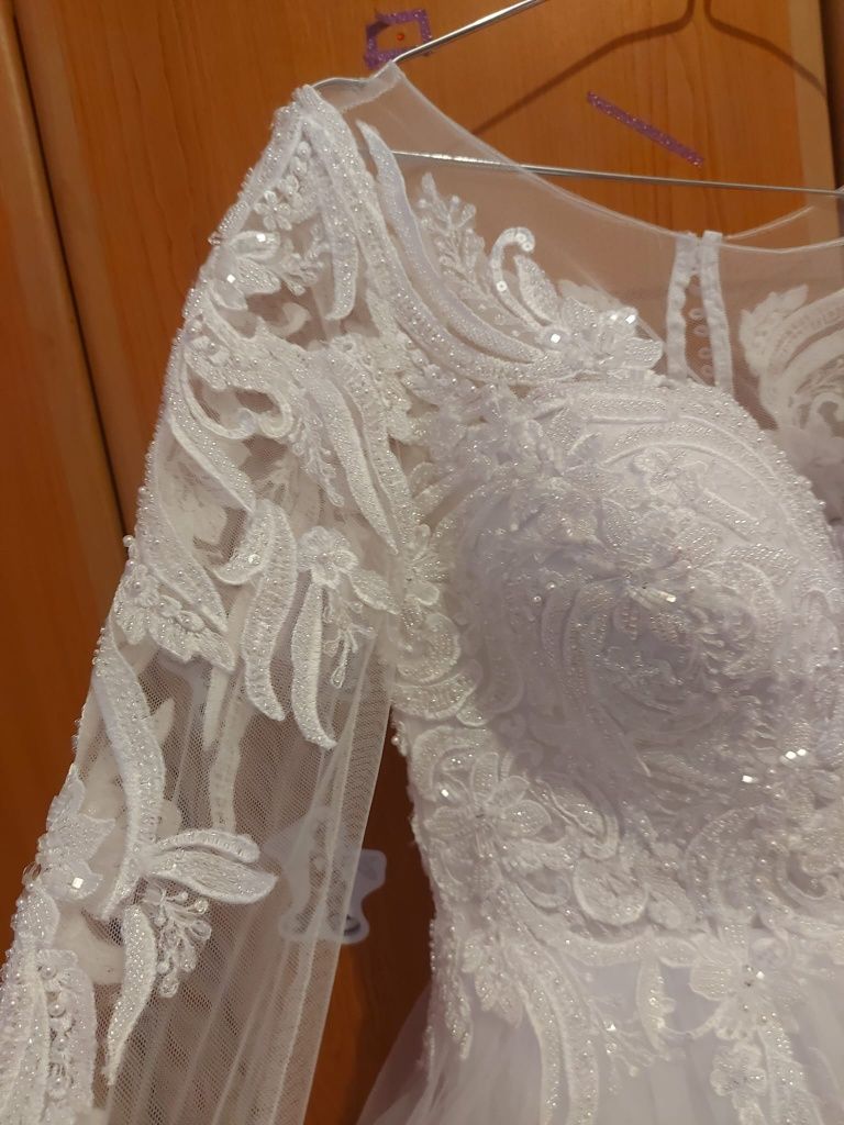 Rochie de mireasa albă