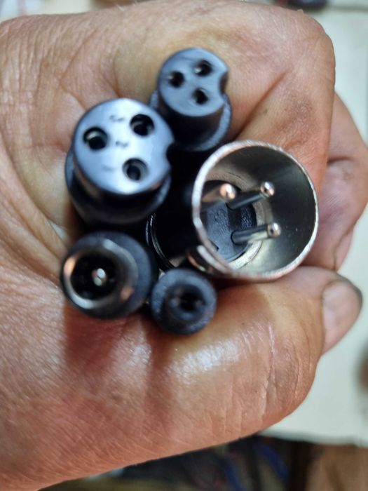 Încărcator.       Waveboard si  trotinete ellectrice 42V/2A