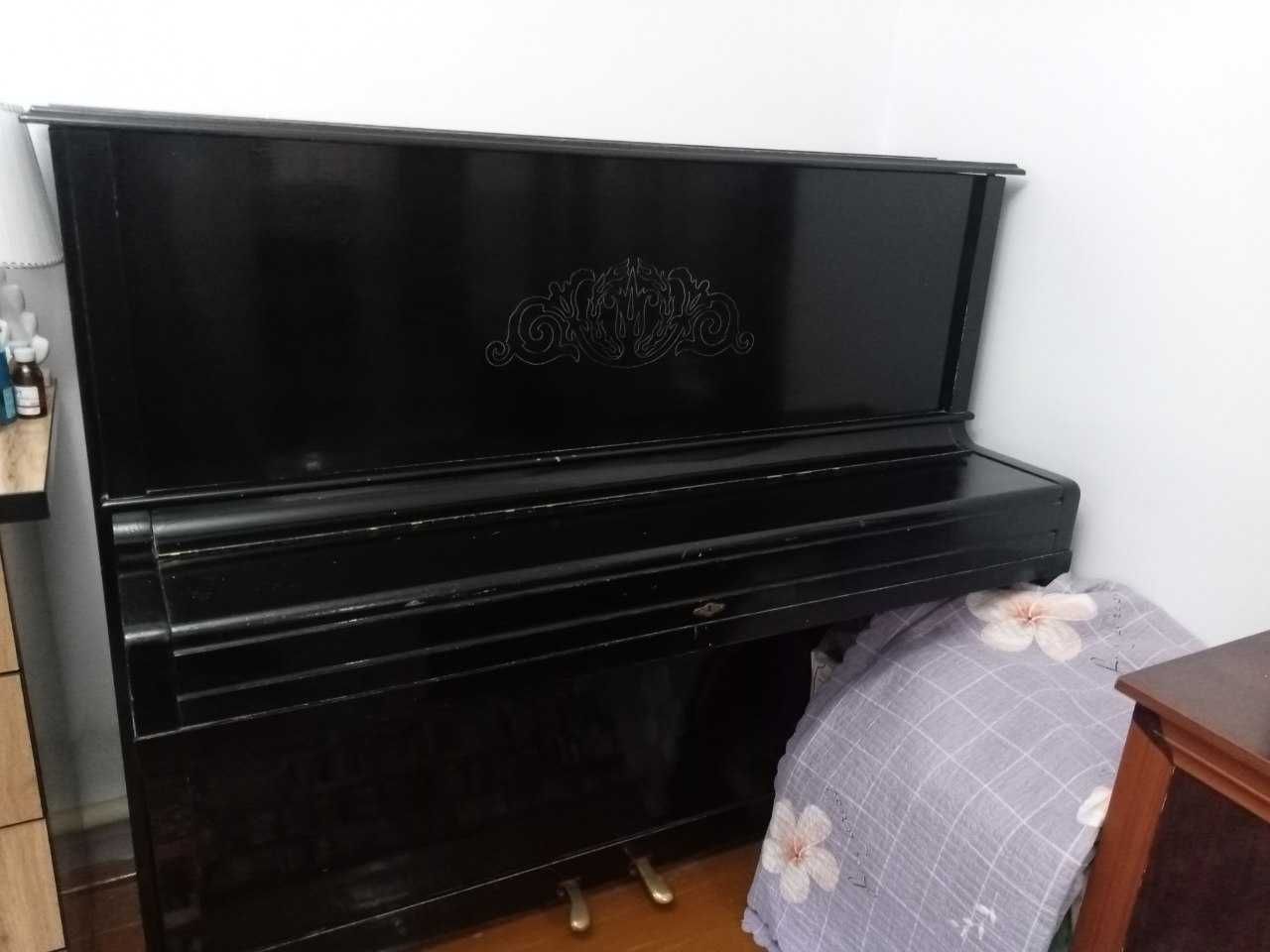 Продам пианино,чёрного цвета.название Беларусь