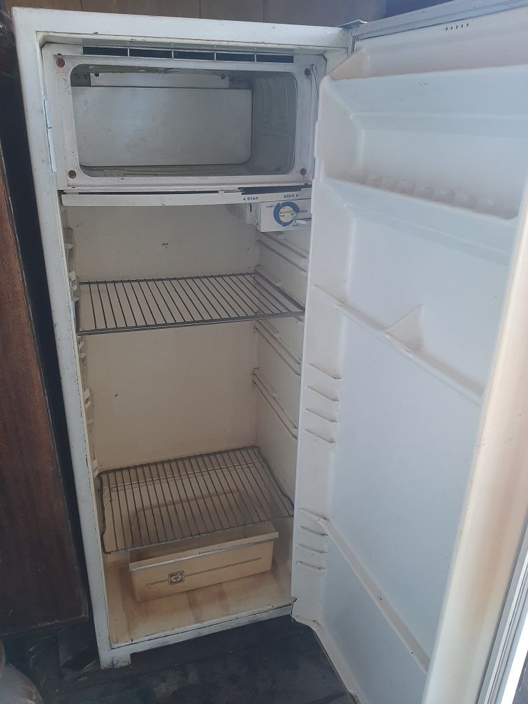 Продам советский холодильник