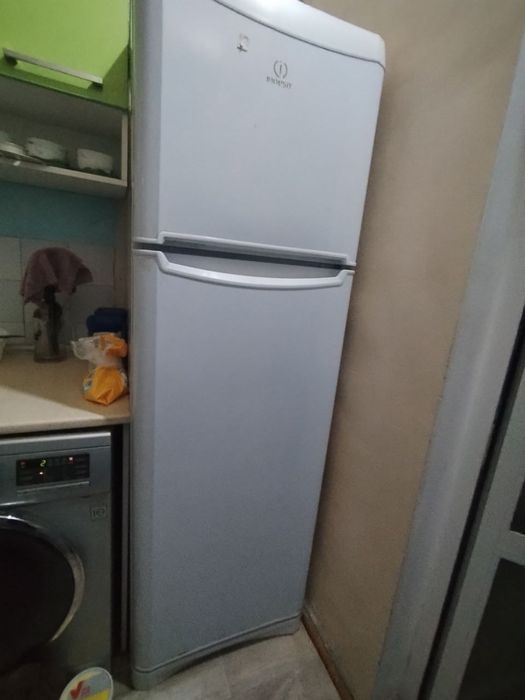 Холодильник Indesit
